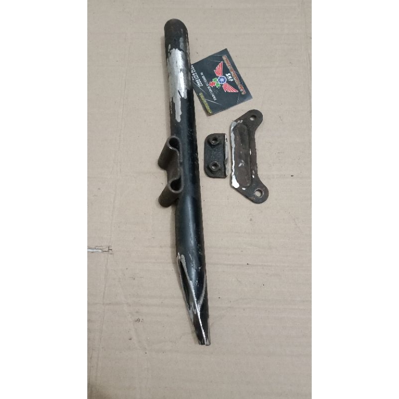 Tonggak tengah Bracket koil Kawasaki Binter Merzy KZ200 original posisi seperti yg dilingkari merah.