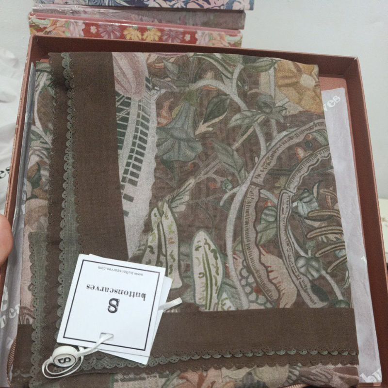 Dubai chocolate buttonscarves new