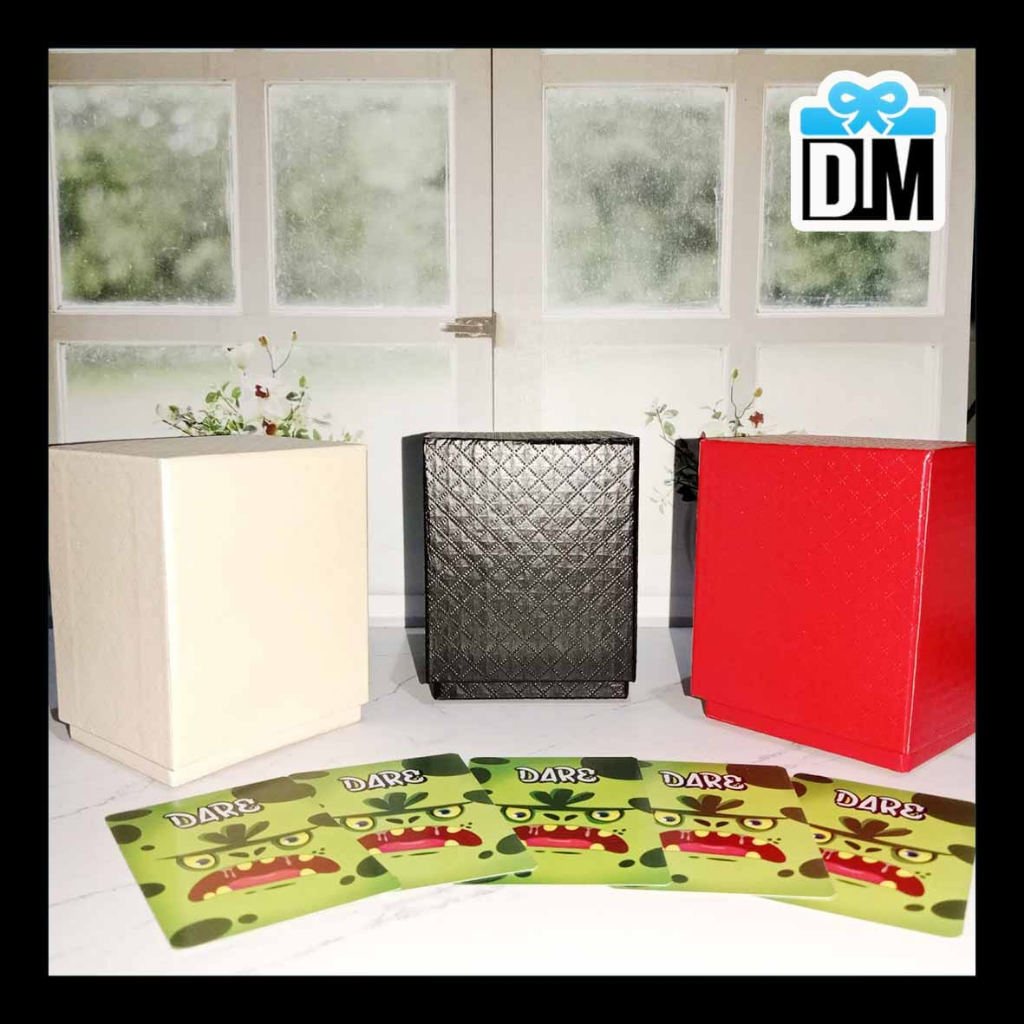 

Hard Box Kotak Kartu Kecil Medium Max 140 - 160 Kotak Kado 8 x 7 x 10 cm Kartu Tempat Penyimpanan Save Card Box Game Card Rigid Keras Balok Board Game Box Warna Warni