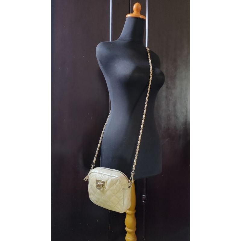 Sling Bag / Tas Selempang Cross Body Kulit Asli  D K N Y  Kleine Ivory White Preloved/second