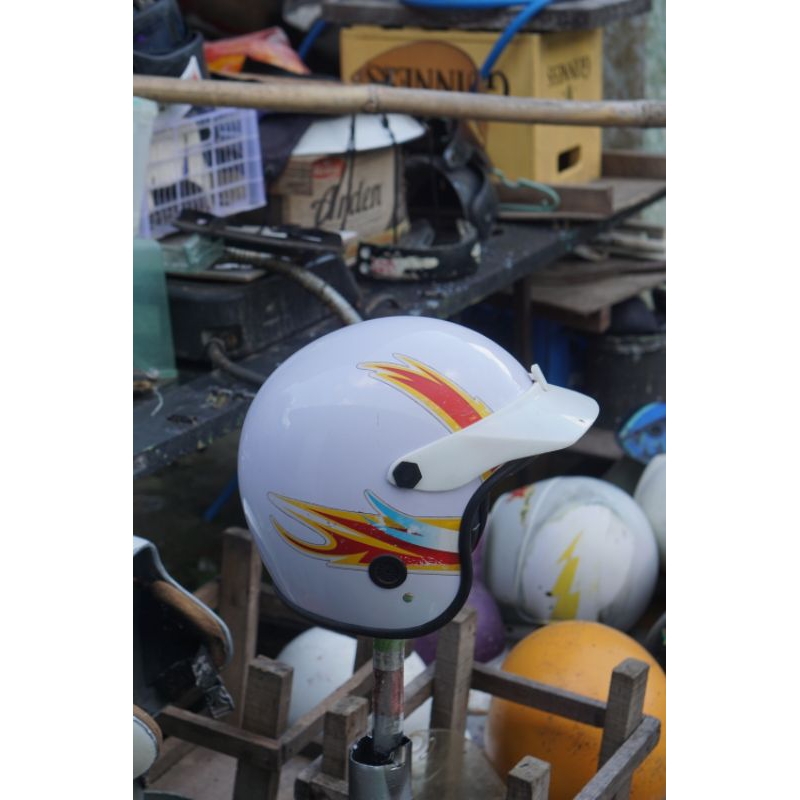 Helm Yamaha motif flame