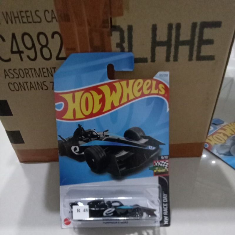 formula e gen3 hotwheels hitam
