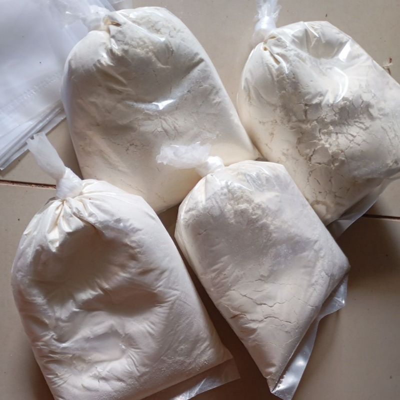 

tepung terigu curah 1kg ( murah )