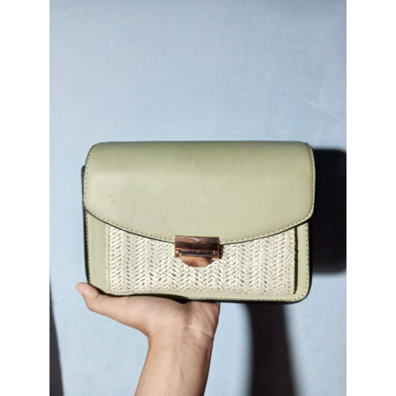 PRELOVED Tas original CONNEXION warna hijau sage like new pemakaian wajar ukuran 19x13cm minor defec