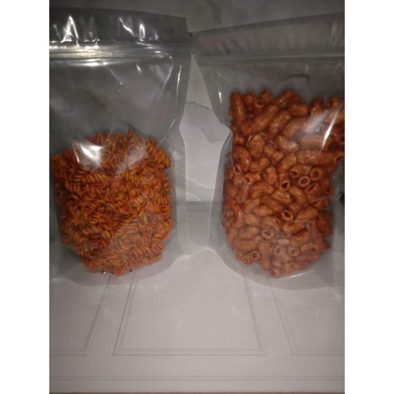 

Paket Hemat Keripik Usus Pedas dan Makaroni Bantat Cikruh 250 gram