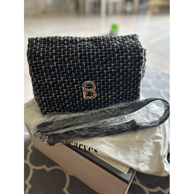 Preloved Tweed Zoey Bag Tas Buttonscarves