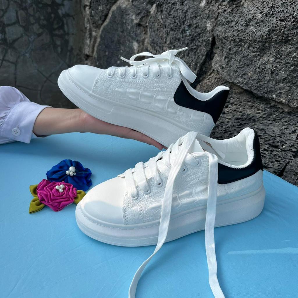 SEPATU SNEAKERS WANITA SOFIYA D001 HITAM