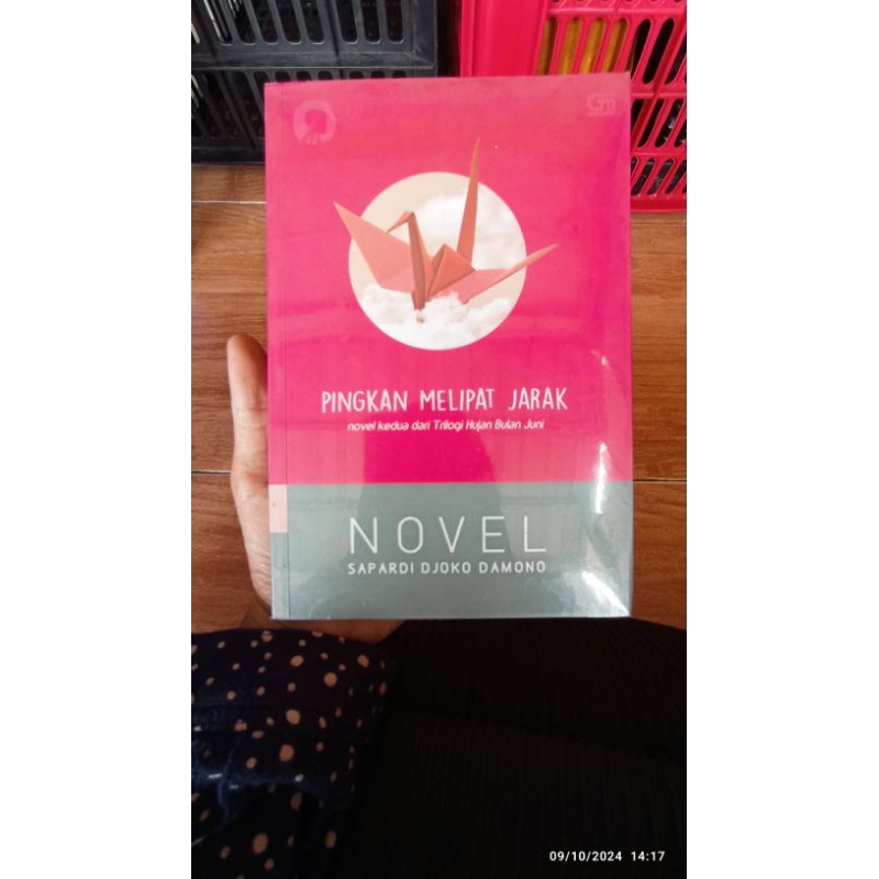 Pingkan Melipat Jarak Oleh Sapardi Djoko Darmono