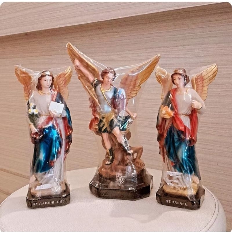 Patung Malaikat Pelindung, (Malaikat Michael, Rafael, Gabriel)