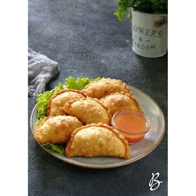 

pastel isi 5 pcs + sambal kacang - jalakonte - pastel isi bihun wortel - siap saji