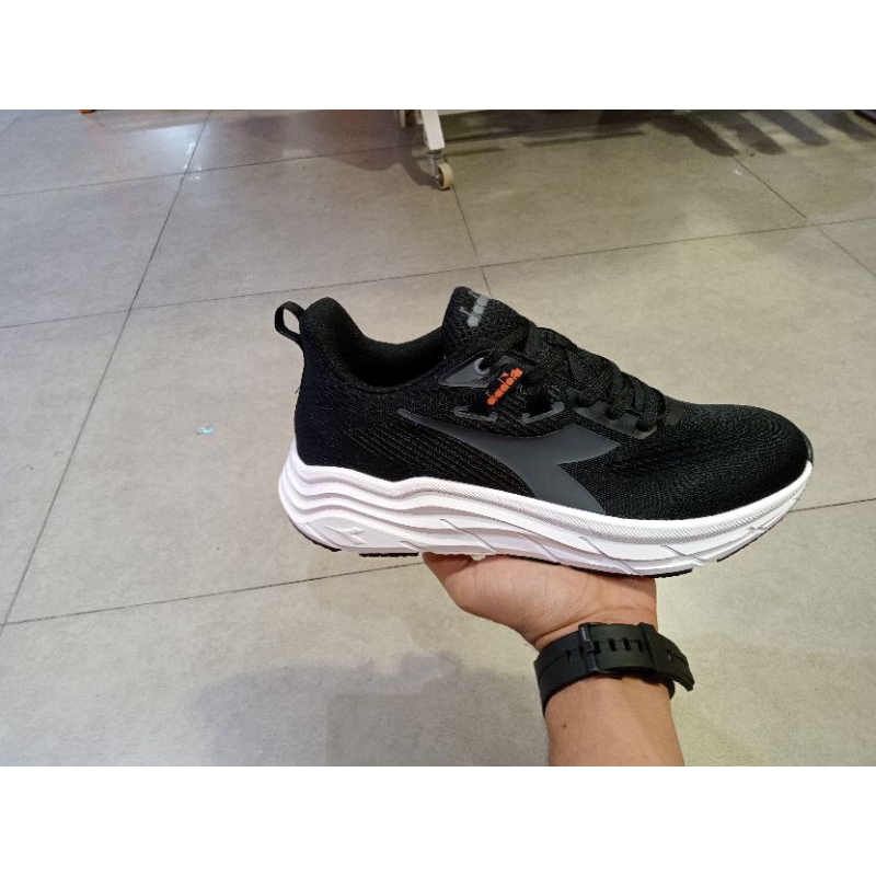 Sepatu Diadora original pria/Diadora massive men's running shoes black