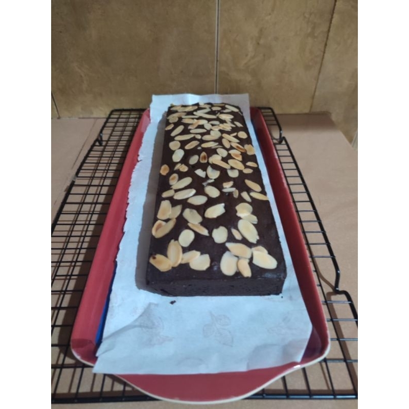 

Brownies Panggang Topping Almond Premium Loyang 30 x 10 cm