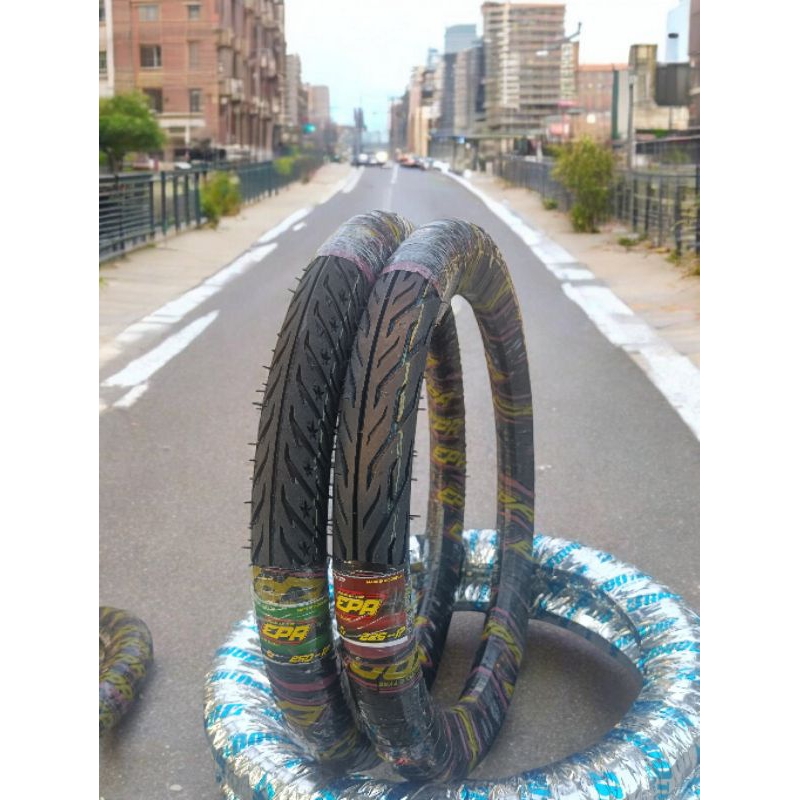 Sepasang Ban Motor ukuran 225 dan 250 ring 17