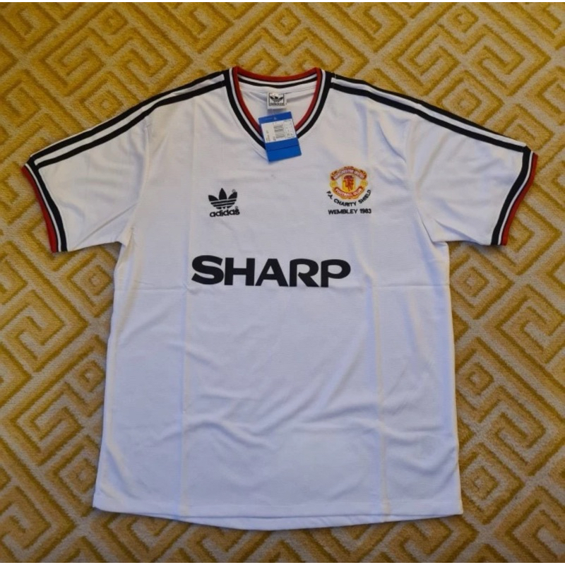 Jersey Manchester United tahun 1982-1983