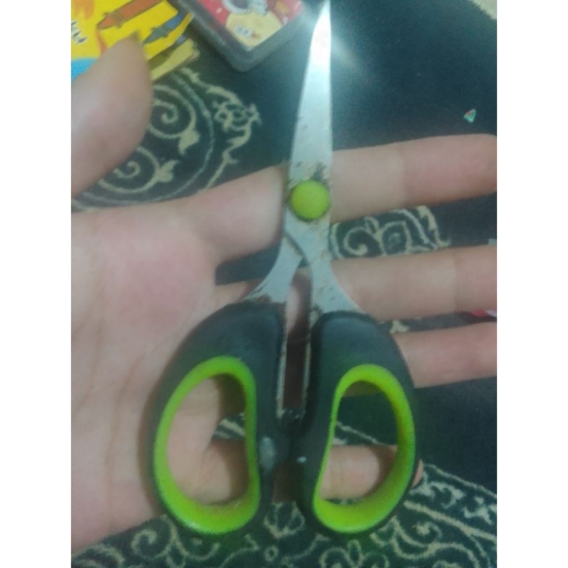 

gunting manis