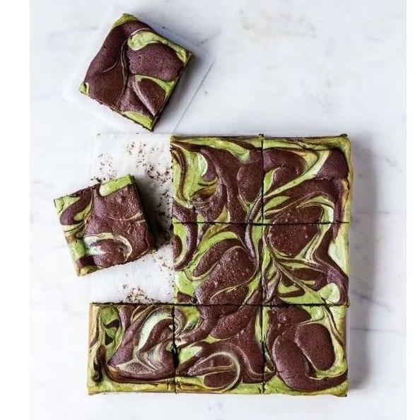 

MATCHA CHEESE BROWNIES | FUDGY MATCHA BROWNIES BY KAUTSAR | UKURAN 25 X 25 | FUDGY BROWNIES MARBLE