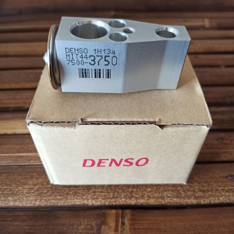 Expansi AC DENSO HINO 500 FIGHTER GIGA DENSO ASLI