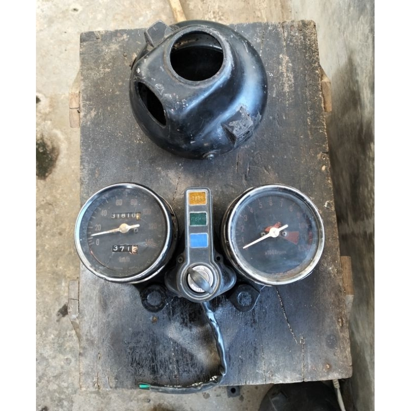 Spedometer bulat, kupingan set batok & list lampu GL100 platina