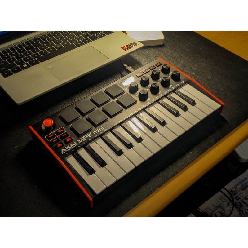 MIDI CONTROLLER AKAI MPK MINI MK 3 (BEKAS)