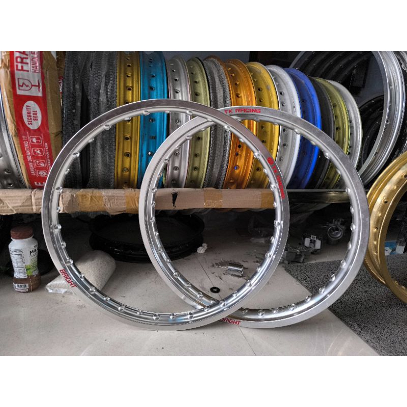 (minus lecet) VELG TK JAPAN UKURAN 120-16 120-16 RING 16 KONDISI BARANG BARU TERSEDIA WARNA SILVER