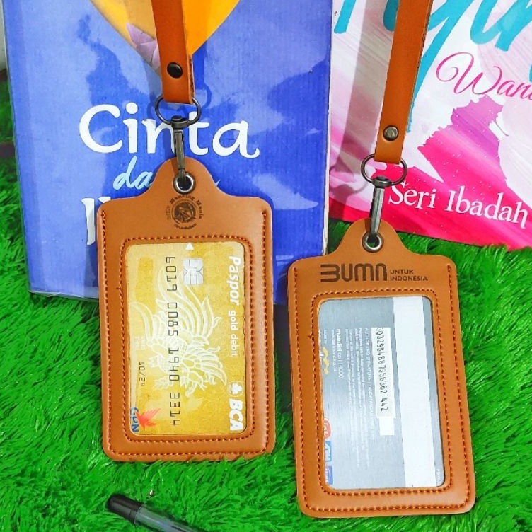 

Get Buy NAME TAG ID CARD KULIT LANYARD HOLDER 1 SISI BOLAKBALIK TRANSPARAN