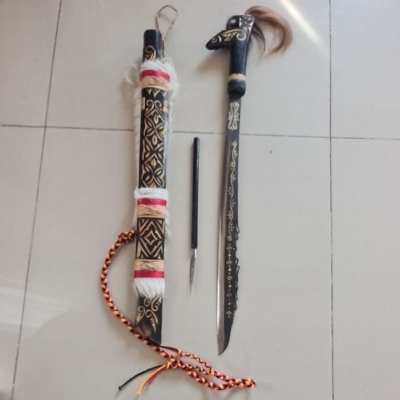 Dekorasi Mandau Etnik Dayak  Pajangan Dinding Handmade Khas Kalimantan