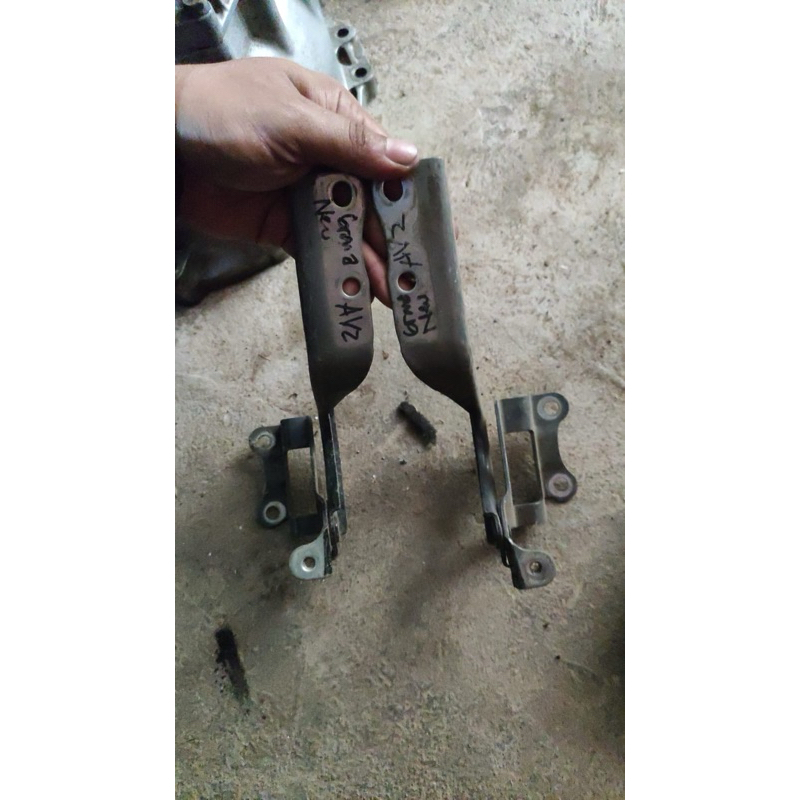 Engsel hinge Kap mesin kap motor Grand New Avanza Great Xenia original copotan