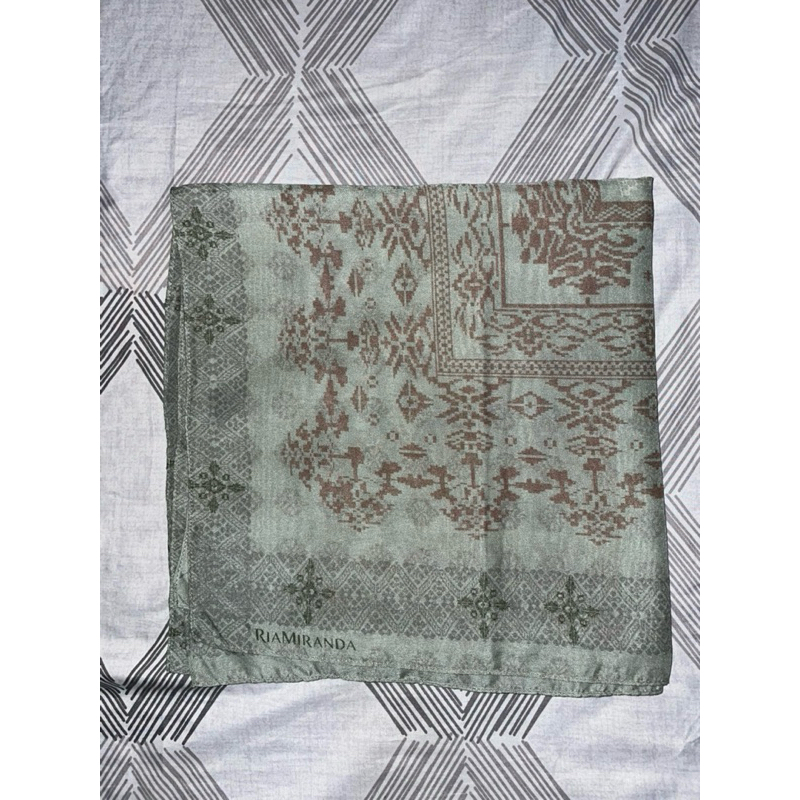 PRELOVED HIJAB RIA MIRANDA RANCAK SCARF