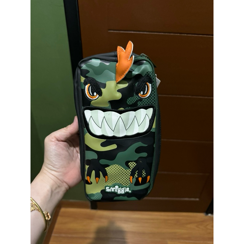 

pensil case smiggle