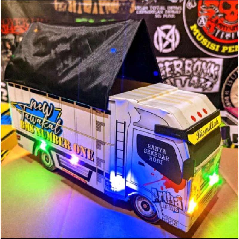 MINIATUR TRUK OLENG TERLARIS/MINIATUR TRUK OLENG LAMPU DAN TERPAL/MINIATUR TRUK OLENG/MINIATUR TRUK 
