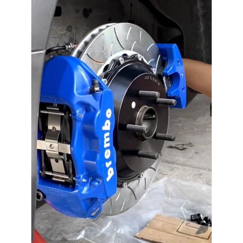 Cakram belakang Big Brake kit BBK Brembo Belakang Innova Reborn