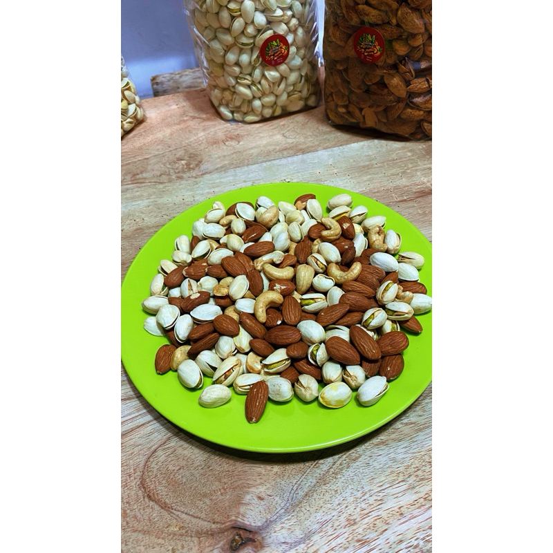 

Trial mix kacang Almond, mete dan pistachio