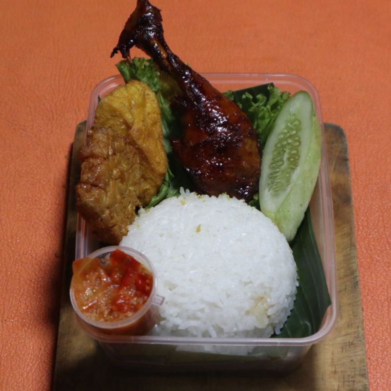 

PAKET HEMAT NASI AYAM BAKAR