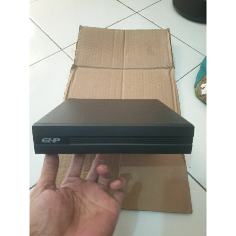 NVR EZ-IP DAHUA 4 CH 1B04HC/E