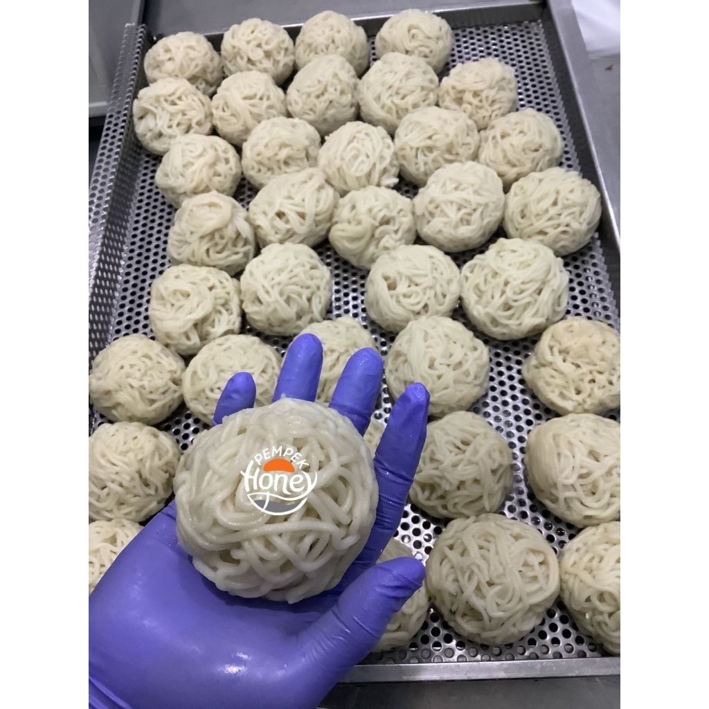 

Pempek Honey keriting jumbo isi 20 Pcs. Tenggiri PREMIUM Palembang Asli. Tanpa Penguat Rasa (NON MSG) Halal MUI, SKP, SNI, BPOM, & HACCP