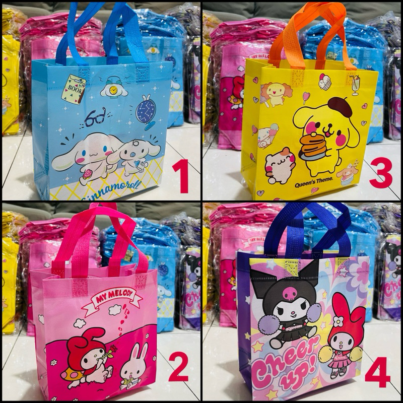 

( 1 lusin ) TOTE BAG GOODIE BAG TAS ULANG TAHUN ANAK MELODY Goodiebag tas souvenir ulang tahun anak tas karakter uk 22x11x23 Tas Souvenir Ulang Tahun Anak Goodiebag Motif Kartun Premium Tas Sanrio Sanrio Cinnamoroll kuromi My melody