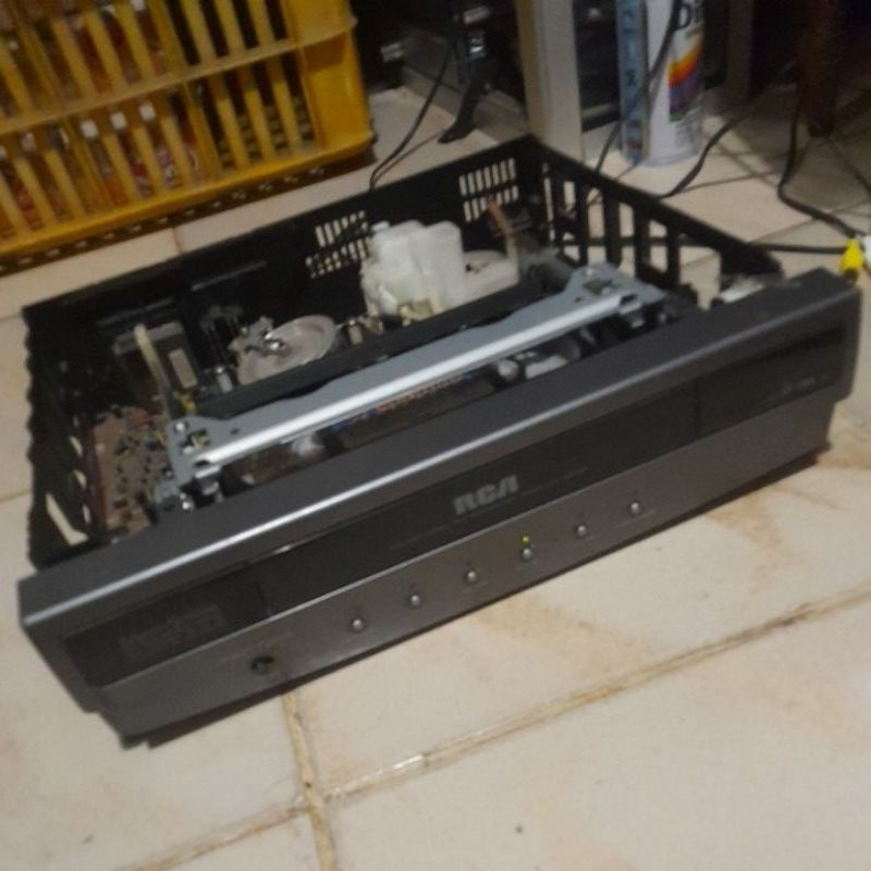 player vhs merk RCA Vc R8 VhS hq kondisi hidup normal