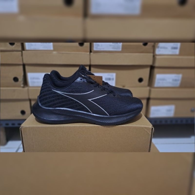 SEPATU DIADORA FULL BLACK MAN ORIGINAL 100%