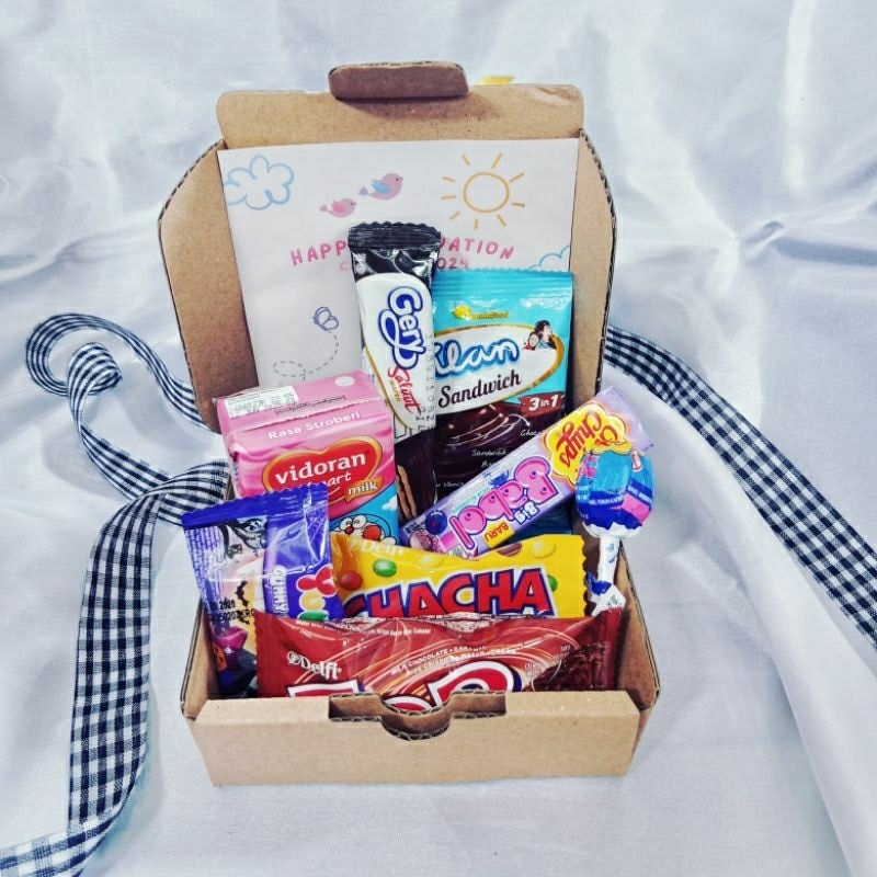 

Snack Box Hampers Gift Box Mini Ulang Tahun Graduation Murah Hampers Jajan Snack Premium