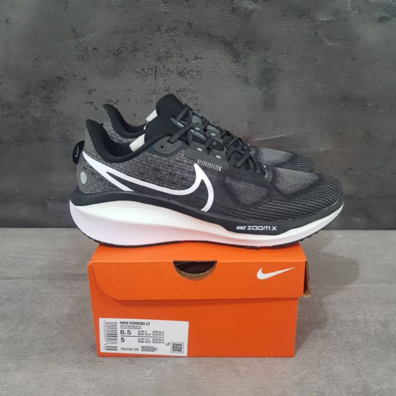 Sepatu Nike Air Zoom Vomero 17 Black White