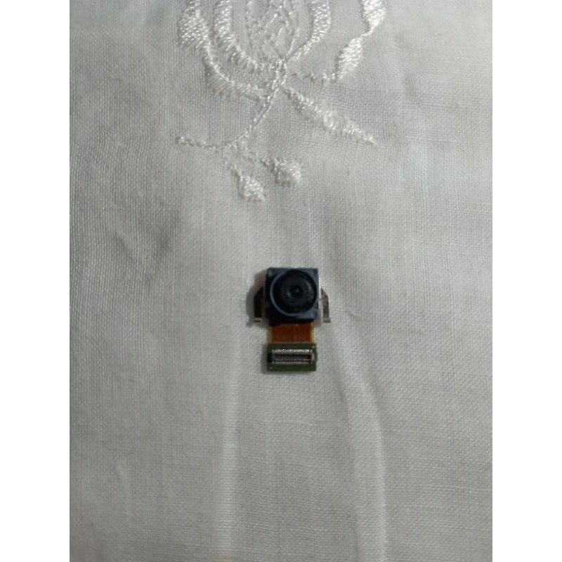 Kamera depan Sharp Aquos R3