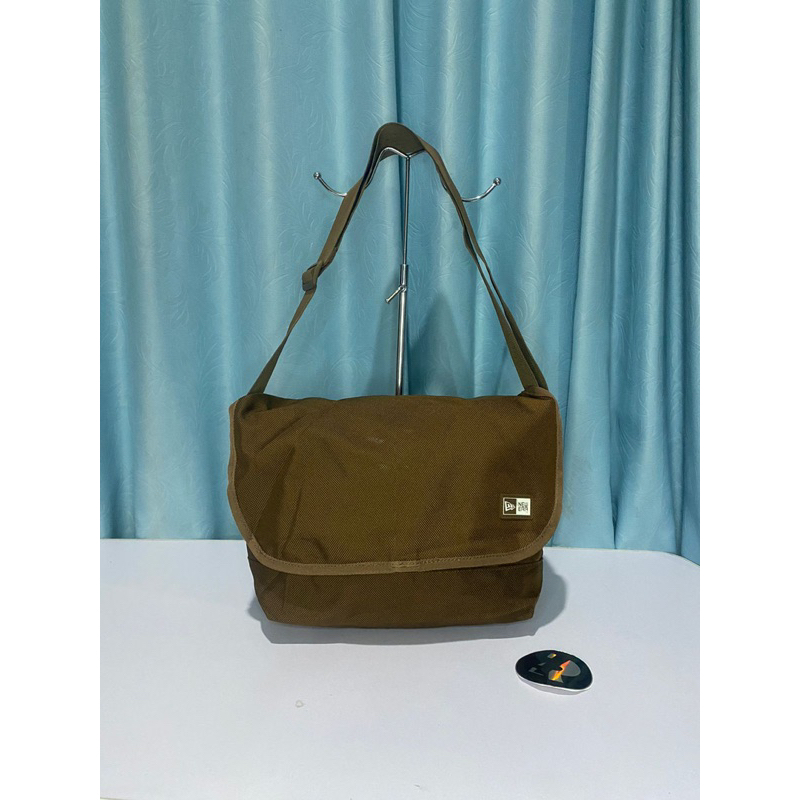 tas selempang New era