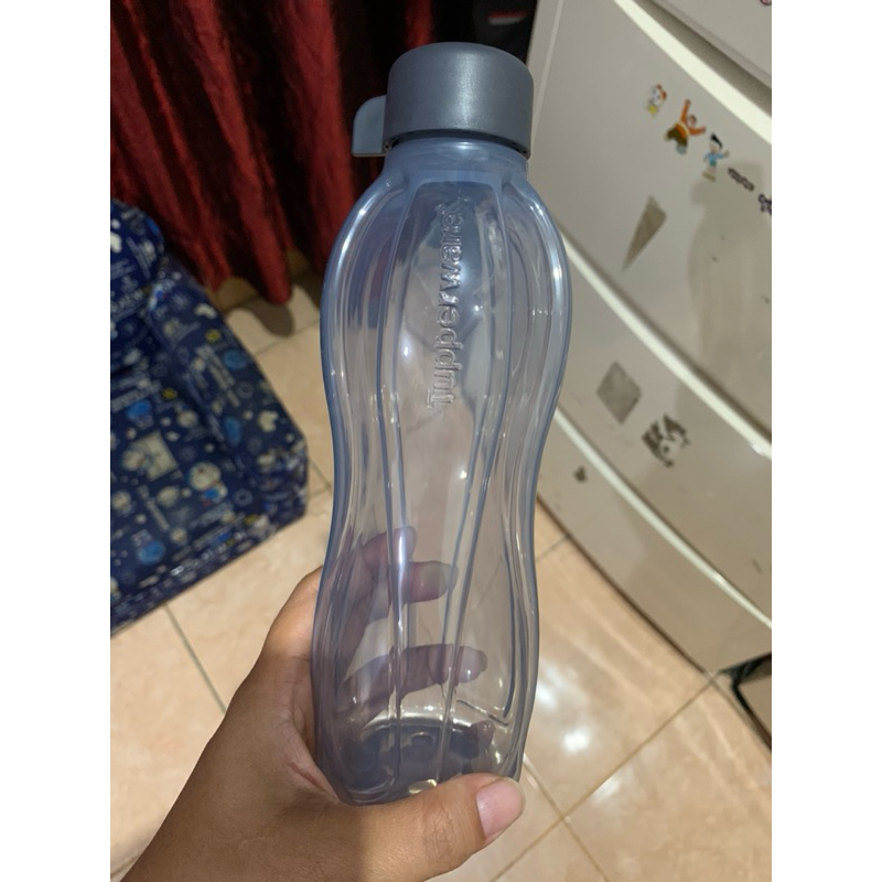 1 Pcs eco bottle 500 ml tupperware/botol minum tupperware-hitam/abu tutup ulir(tutup putar)
