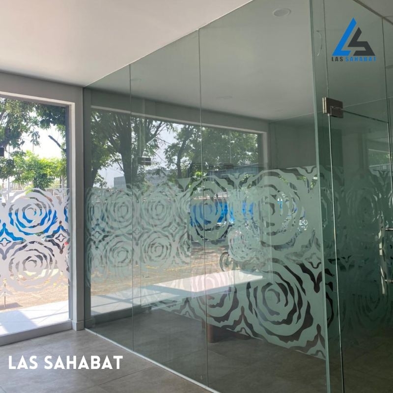 Partisi skat kaca tempered 8mm 10-12mm