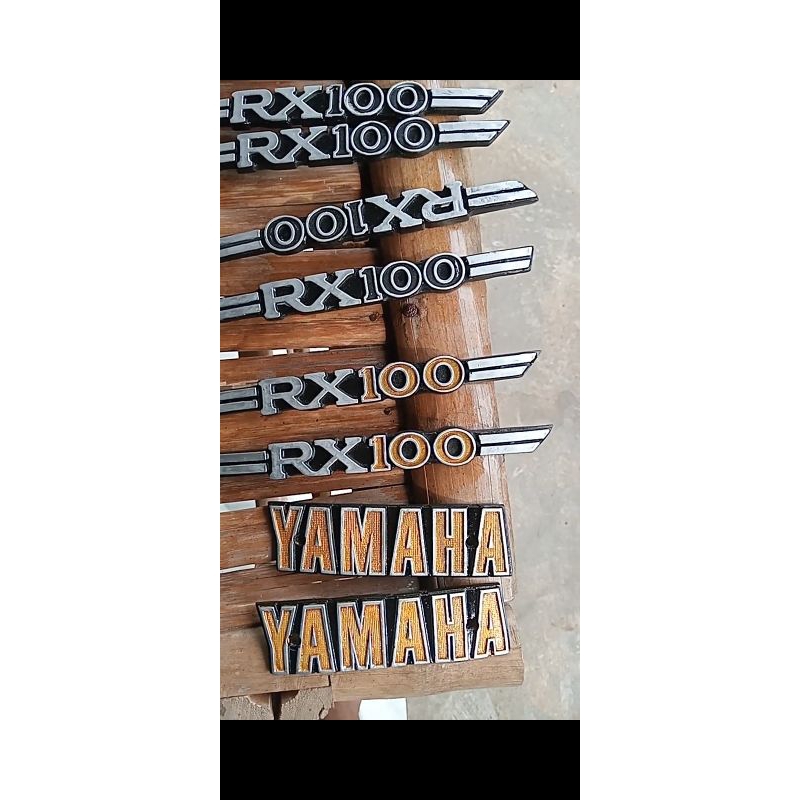 embelem Box aki yamaha Rx100 kanan kiri dan emblem tengki Yamaha rx100