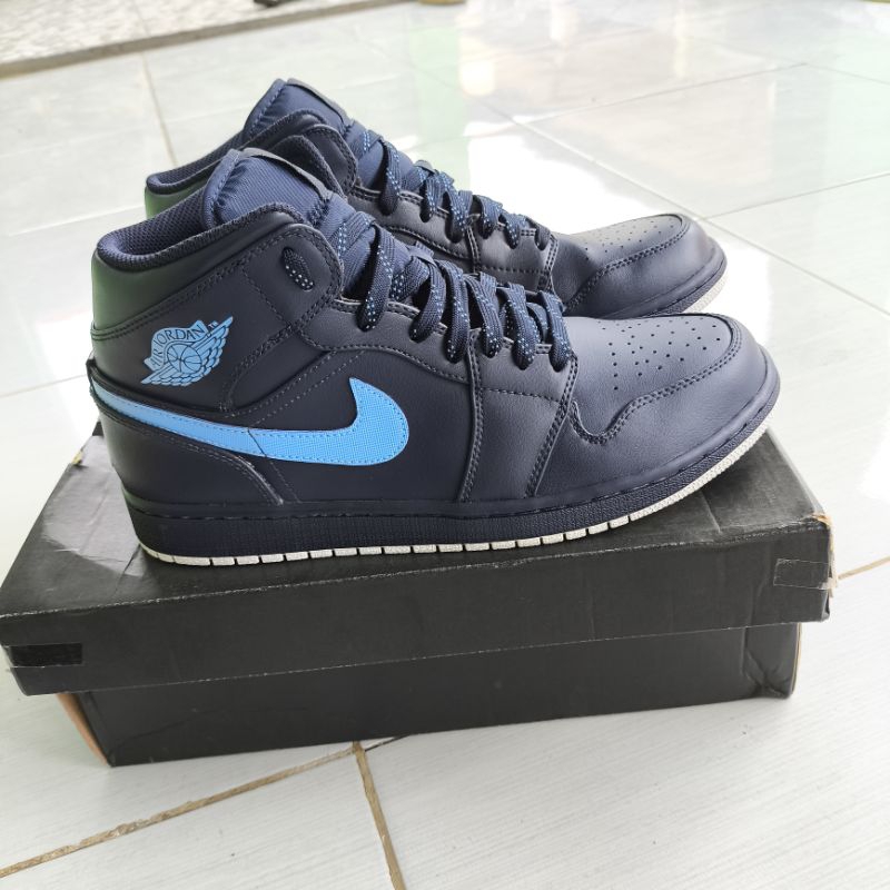 Air Jordan 1 Mid Obsidian university blue