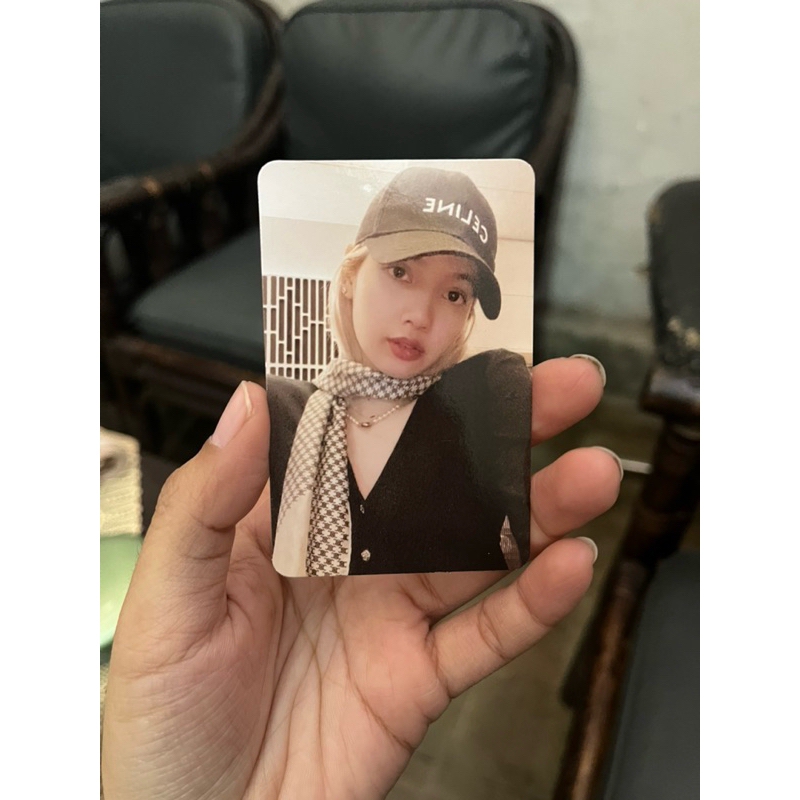 photocard pc lisa blackpink born pink celine lisa syal topi