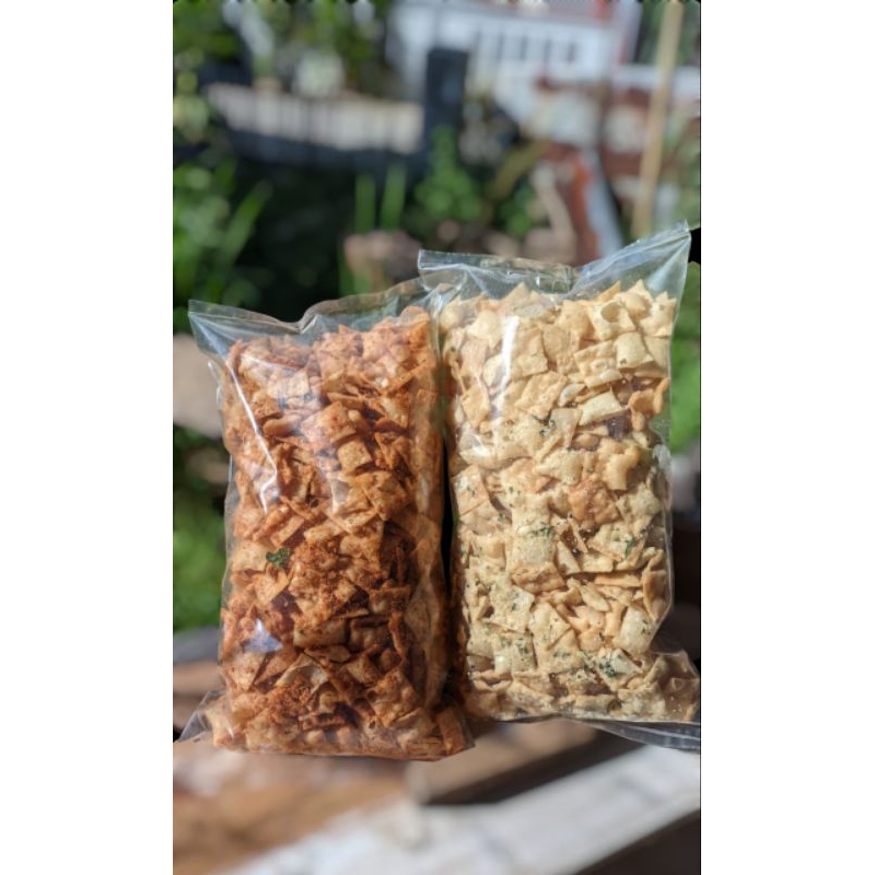 

Keripik Pangsit Asin/Pedas Daun Jeruk Kemasan Ekonomis 500gr.