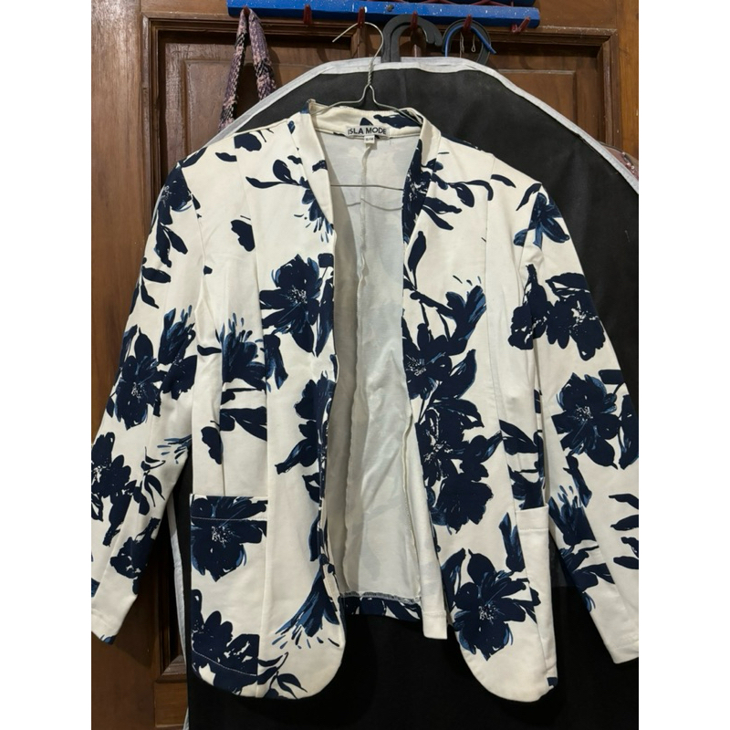 Preloved Blazer Isla Mode