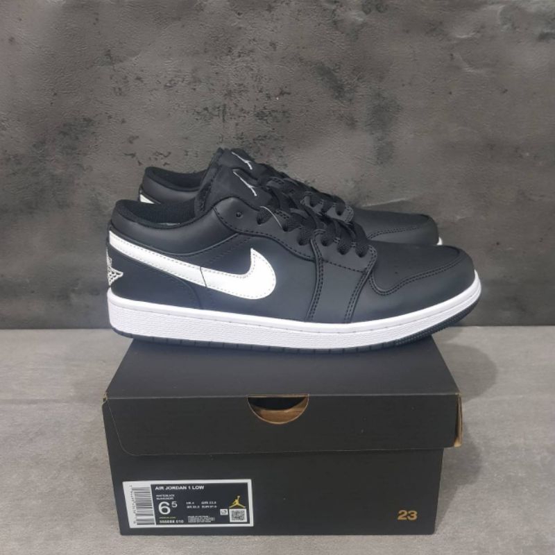 Sepatu Nike Air Jordan 1 Low Black White